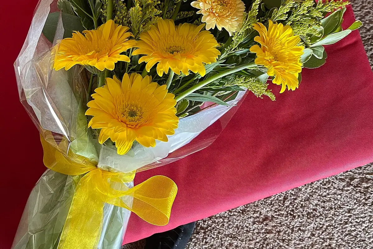 Can Flowers Sit Near a Room Humidifier shown in a clean flower-care setup