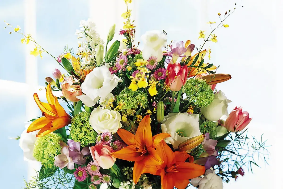 Why Do Flowers Wilt After Moving to Another Room shown in a clean flower-care setup