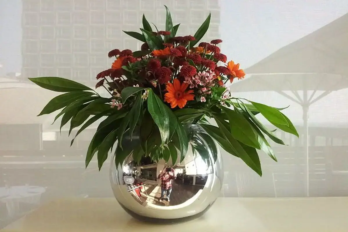 How to Remove Flower-Food Residue From a Vase shown in a clean flower-care setup
