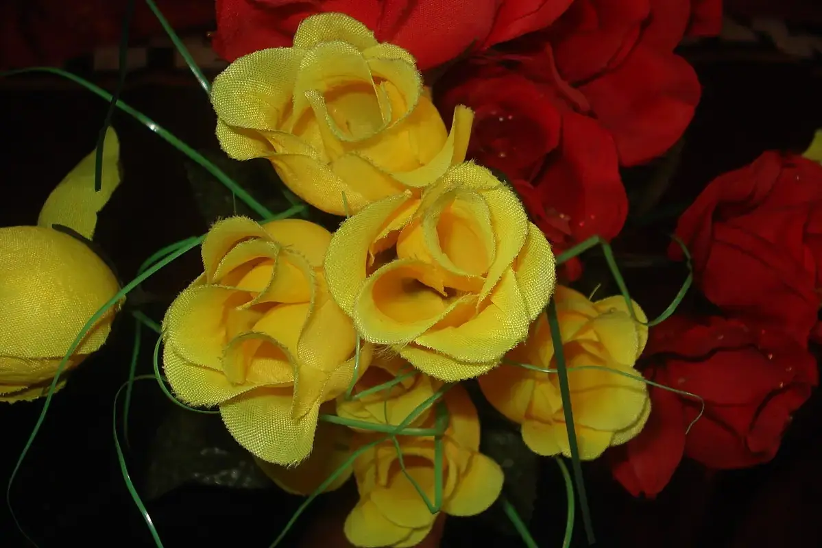 How to Separate a Bouquet by Water Needs shown in a clean flower-care setup